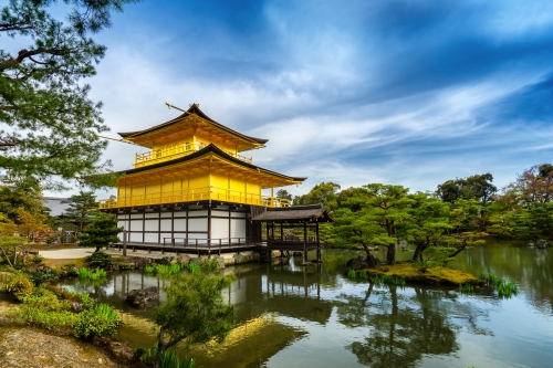 Kinkaku-jipavillon des goldenen Tempels in Kyoto,Japan