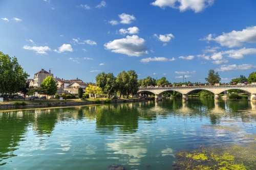 Brücke über den Fluss Charente in Cognac, Frankreich