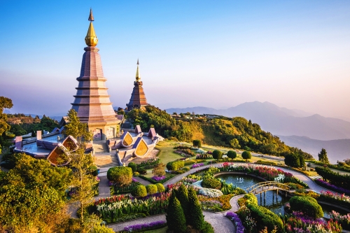 Pagoden auf dem Gipel des Doi Inthanon-Berges nahe Chiang Mai