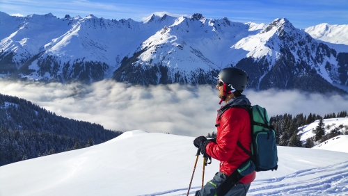 Skifahrer in den Alpen