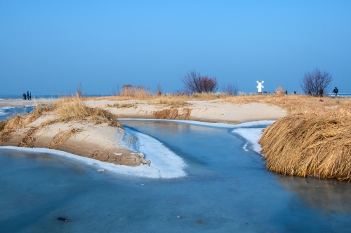 winterlicher Strand von Swinemünde an der polnischen Ostseeküste