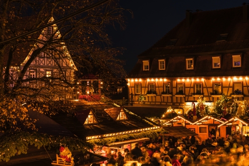 Fachwerkhaus mit Weihnachtsbeleuchtung in Bad Wimpfen