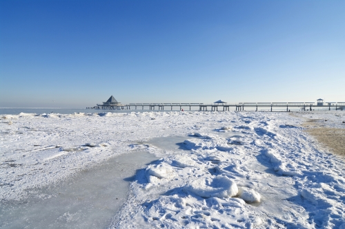 Strand von Heringsdorf auf Usedom im Winter, Deutschland