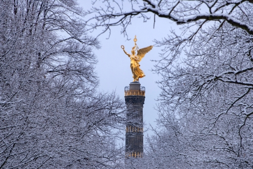 Siegessäule in Berlin im Winterkleid