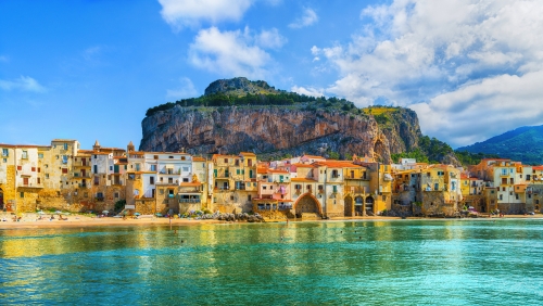 Cefalu - ein mittelalterliches Dorf auf der Insel Sizilien