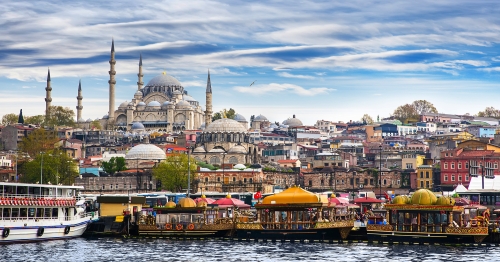 Istanbul am Bosporus mit Hagia Sophia