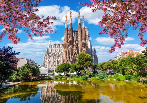 Kathedrale Sagrada Familia im Frühling in Barcelona