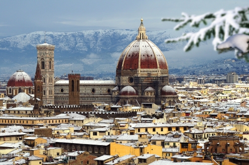 Kathedrale Santa Maria del Fiore in Florenz mit Schnee