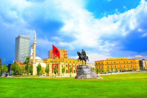 Denkmal für Skanderbeg auf dem Skanderbeg-Platz im Zentrum von Tirana