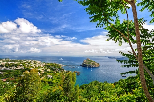 Castello Aragonese an der Ostseite der Insel Ischia 